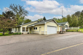 Charming Rural Escape Near Dtwn and Beaches!